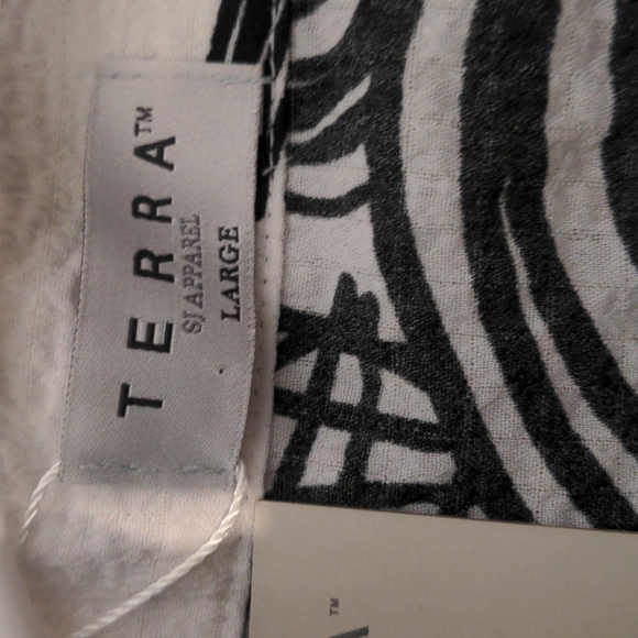 Terra white & black over sized shirt size large - Picture 5 of 8